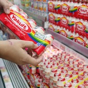 7 Manfaat Minum Yakult yang Jaga Kesehatan Sistem Pencernaan
