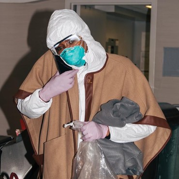 Naomi Campbell Dituduh 'Mencuri' Baju Hazmat dari Petugas Medis