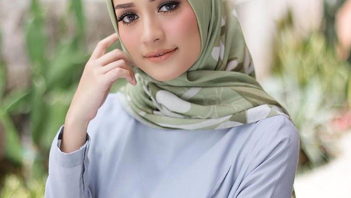 Dear, Minta Rekomendasi Produk Makeup yang Awet Dipakai Wudhu?