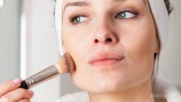 Ternyata Ini Dia yang Menjadi Plus Minus Menggunakan Bedak Setelah Foundation