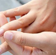 Jangan Buru-Buru Dipotong, Ikuti Cara Mudah Memperbaiki Kuku Patah Berikut Ini!