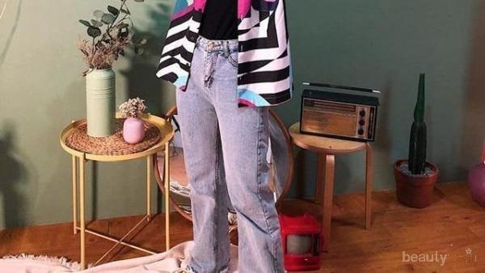 Biar Makin Kece, Ini Inspirasi Mix and Match dengan Kemeja Abstrak