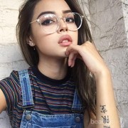 Kacamata Bukan Halangan Buat Pakai Makeup, Begini Cara Biar Makeup Kamu Tetap Pop Up!