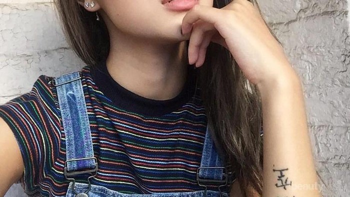 Kacamata Bukan Halangan Buat Pakai Makeup, Begini Cara Biar Makeup Kamu Tetap Pop Up!