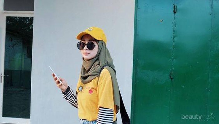 Jangan Dulu Dibuang, Baju Lengan Pendek Juga Masih Bisa Dipakai Untuk Hijabers Lho!