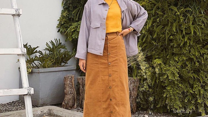 Gak Bikin Norak! Contek 7 Gaya Selebgram Indonesia dengan Outfit Warna Kuning