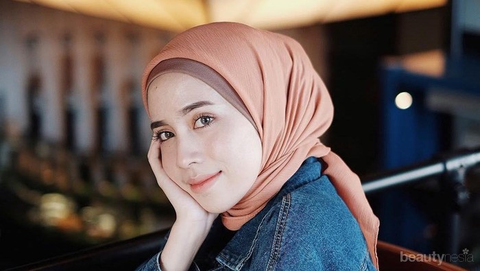 Beberapa Inspirasi Gaya dari Fashion Hijabers Amelia Elle yang Bisa Kamu Tiru!