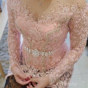 Mau Kondangan Kemana? Yuk Intip Inspirasi Kebaya Pink Berikut Ini!