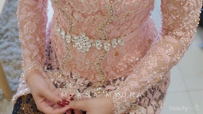Mau Kondangan Kemana? Yuk Intip Inspirasi Kebaya Pink Berikut Ini!