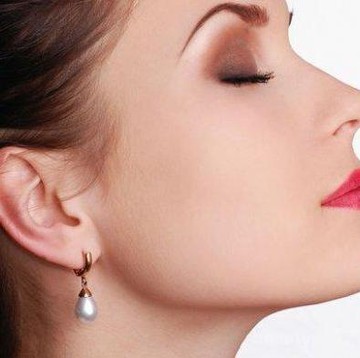 img-title Menyemprot Parfum di Beberapa Titik Ini, Bikin Wanginya Tahan Lama Lho!