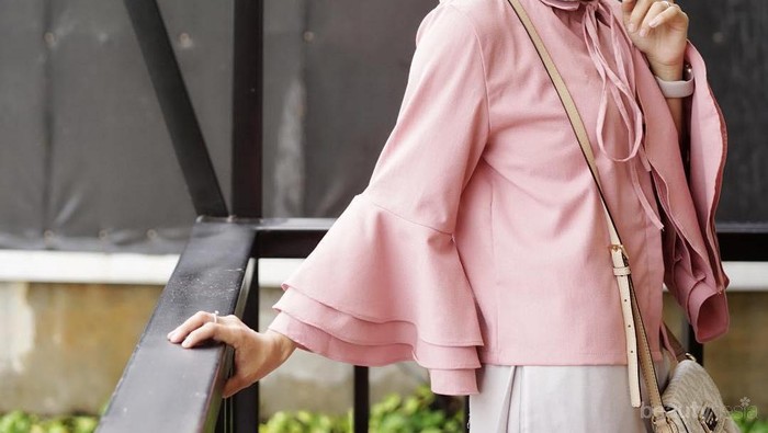 Wah, Ini Dia Model Atasan Blouse Hijab Yang Masih Populer di Awal Tahun 2018 Ini!