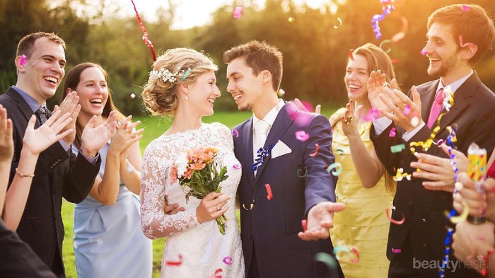 Disuruh Jadi Mak Comblang? Ini Tipsnya Biar Berhasil Sampai Pernikahan!