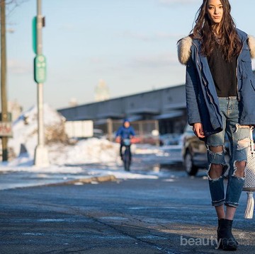 img-title Dapatkan Street Style yang Keren dengan Padu Padan Celana Jeans Robek Hits Ini!
