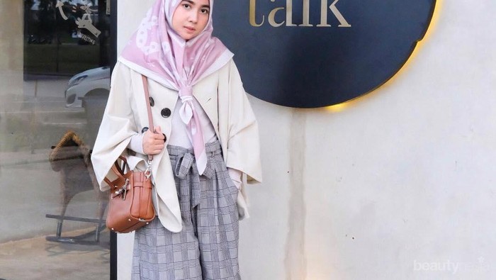 Simpel Dan Manis, Padu Padan Hijab Dengan Kulot Motif Ini Wajib Kamu Coba!