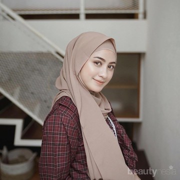 Model Atasan Hijab Casual Ini Cocok Banget untuk Dipasangkan dengan Hijab Pashmina