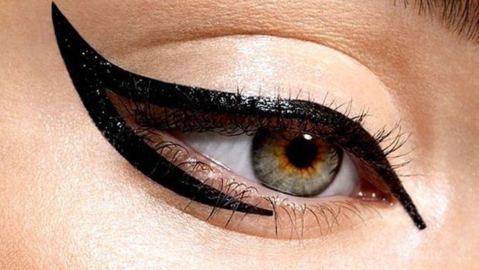 Tampil Dramatis Dengan Cat Eyes Make Up