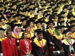 Cegah Penyebaran Corona, Tradisi Jabat Tangan di Wisuda Unhas Ditiadakan