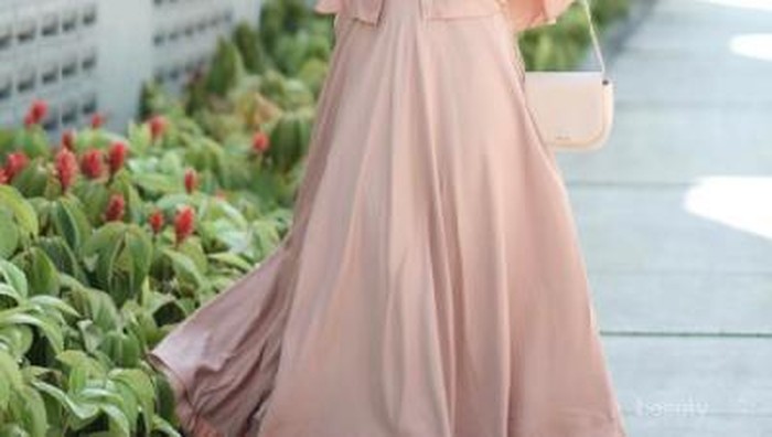 Biar Kekinian, Gaya Para Selebgram Hijabers dengan Fashion Maxi Dress Ini Bisa Kamu Tiru!