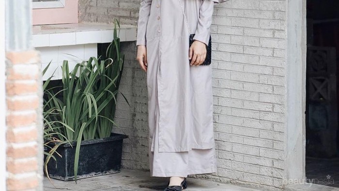 Deretan Model Dress Anggun Tanpa Kesan Tua dan Bisa Dipakai untuk Hangout ke Mall