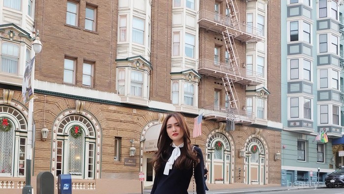 Fashion Style Shandy Aulia Ini Cocok Banget Buat Pemilik Tubuh Mungil, Intip Inspirasinya yuk!