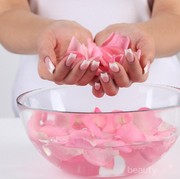 Punya Air Mawar Nganggur di Rumah? Jangan Disia-siakan, Ini Manfaat yang Bisa Kamu Dapat!