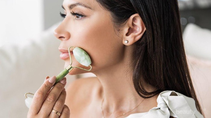 Jade Roller : Tren Perawatan Kecantikan dan Kesehatan Kulit Wajah dengan Facial Batu Giok