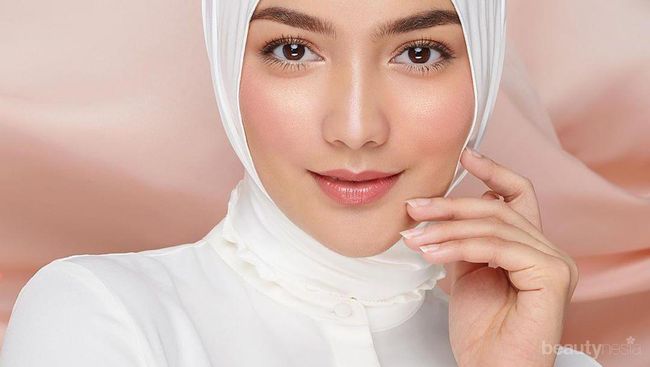 Cantik dan Bikin Wajah Tirus, Begini Tips Memakai Hijab Segi Empat ala