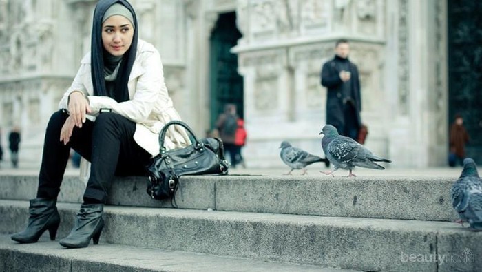  Mix  and Match  Hijab  dan Sepatu Boots Intip Inspirasi Ini 