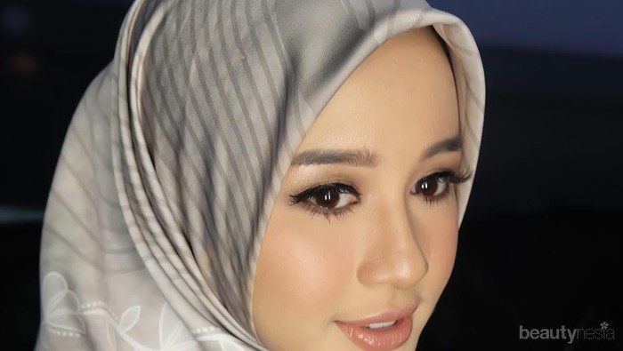 Ladies, Contek Gaya Hijab Anggun dan Modern ala Laudya Cynthia Bella Ini yuk!