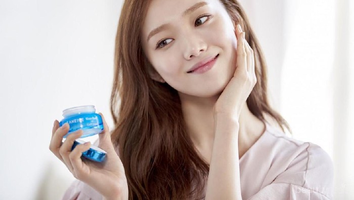Ladies, Cara Ini Bisa Bikin Kulit Kamu Tetap Lembap Meski Seharian di Kantor