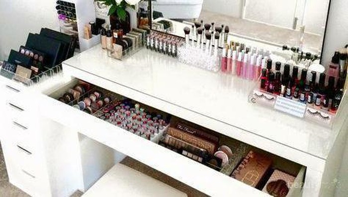 Ini Nih 4 Tips Jitu Menata Meja Rias Agar Dandan Lebih Praktis dan Mudah!