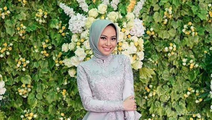 Pilihan Kebaya Muslimah Modern Kekinian untuk Lamaran Pilihan Kebaya Muslimah Modern Kekinian untuk Lamaran