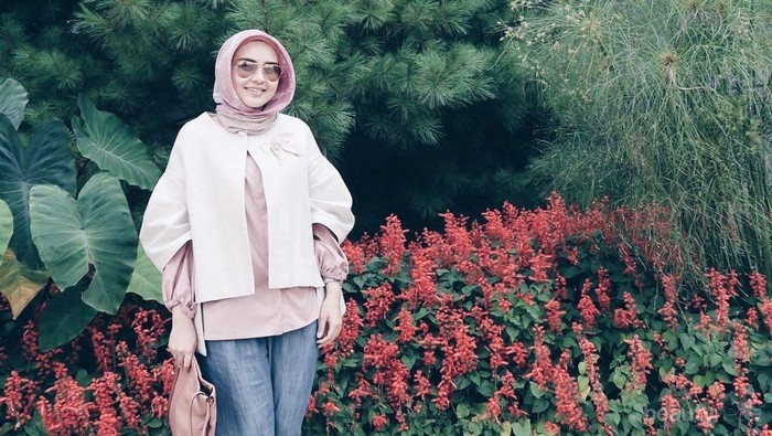 Mau Tampil Cantik dan Selalu Fashionable? Ini Dia Warna Baju yang Wajib Kamu Punya!
