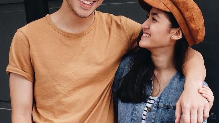 Meski Dia Terlihat Jaim, Tapi 12 Hal Ini Menjadi Tanda Seorang Pria Sedang Menyukaimu