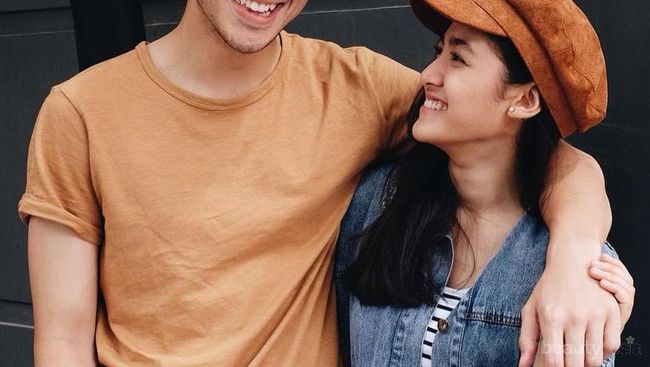 Meski Dia Terlihat Jaim Tapi 12 Hal Ini Menjadi Tanda Seorang Pria Sedang Menyukaimu Meski Dia Terlihat Jaim Tapi 12 Hal Ini Menjadi Tanda Seorang Pria Sedang Menyukaimu
