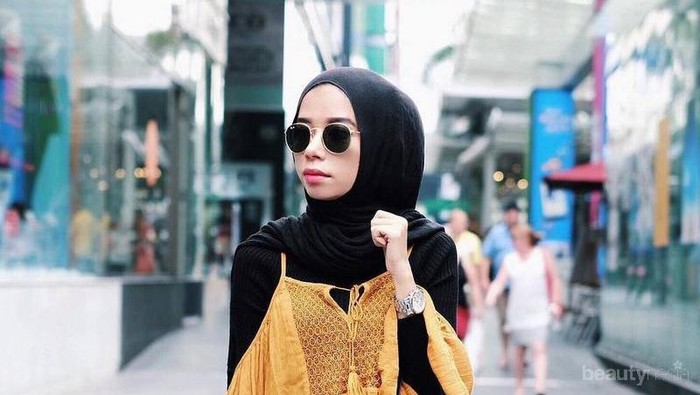 Hijabers Tetap Bisa Cantik dengan Off Shoulder Top, Ikutin Tips Berikut Ini yuk!