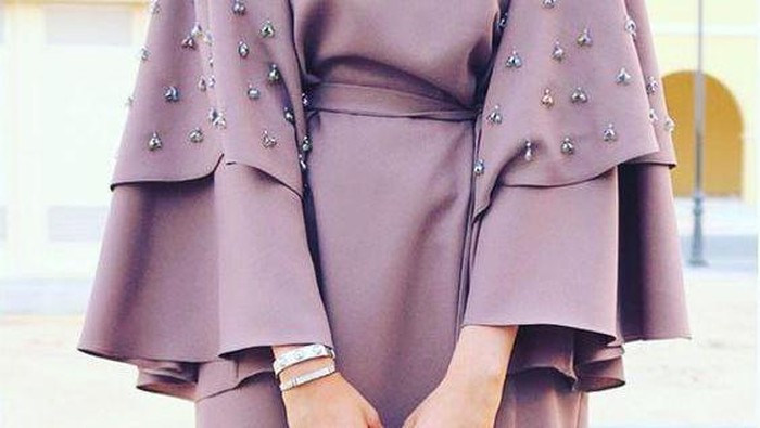 Nah, Ini Dia Tips Dan Inspirasi Style Abaya Agar Lebih Fresh dan Tidak Terkesan Tua! Nah, Ini Dia Tips Dan Inspirasi Style Abaya Agar Lebih Fresh dan Tidak Terkesan Tua!