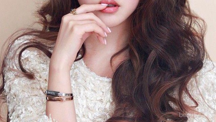 Bukan Cuma Cantik, 4 Selebriti Ini Juga Sukses dengan Bisnis Makeupnya!