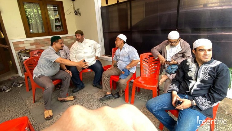 Penyanyi legendaris Rama Aiphama meninggal dunia pada Rabu (11/3). Jenazah Rama Aiphama disemayamkan di rumah duka di Condet, Jakarta Timur.