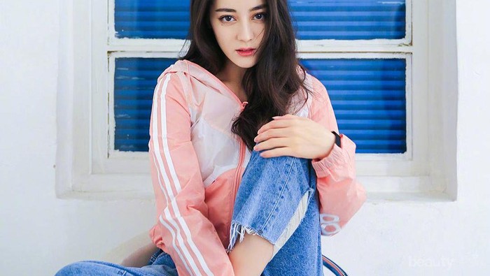 Bikin Pemain Bola Klepek-Klepek, Ini Dia Fakta Tentang Dilraba Dilmurat yang Cantiknya Kebangetan!