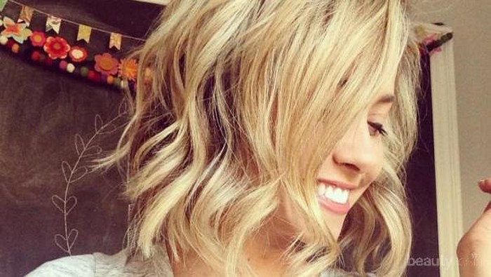 Bosan dengan Rambut Lurus? Coba Wavy Beach Style yang Mudah dan Cepat Ini Yuk!