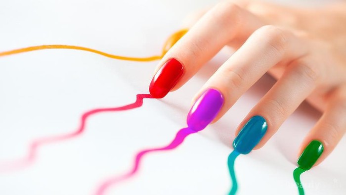 Jangan Asal Pilih Cat Kuku, Sesuaikan Warnanya dengan Zodiak Kamu ya Ladies!