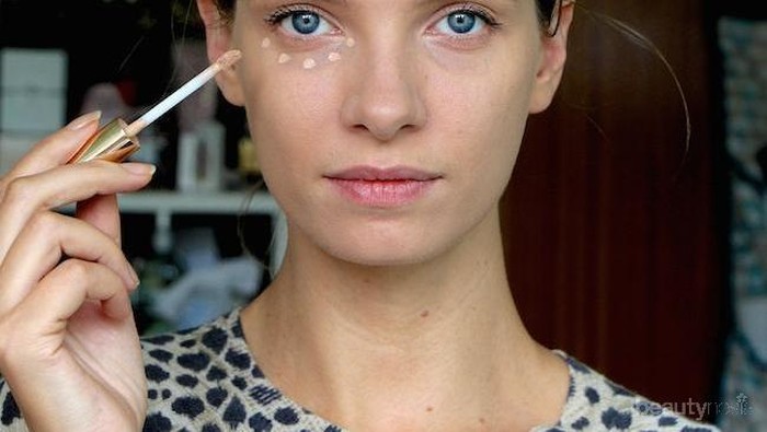 Tak Usah Khawatir, Tutupi Under Eye Cekung dengan Cara Ini!