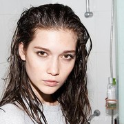 #FORUM Bener Gak Sih Tidur dengan Rambut Basah Bikin Rambut Bau dan Bercabang??