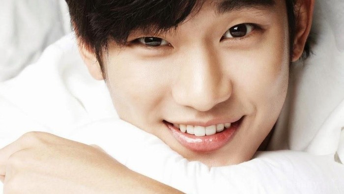 Bukan Mitos Tapi Fakta, Cowok Korea Ternyata Juga Memakai Make Up Lho!