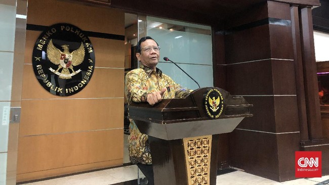 Mahfud MD menyebut pemerintah pusat telah memberi keleluasaan kepada pemda untuk mengambil kebijakan, termasuk karantina wilayah, dalam pencegahan virus corona.