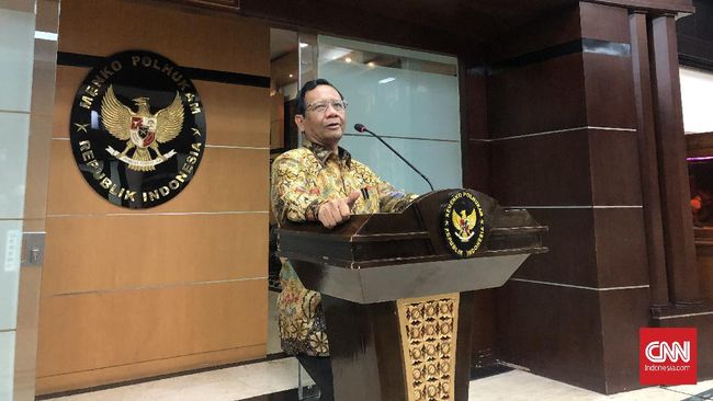 Mahfud Sebut Ada yang Pakai Isu Resesi Buat Hantam Pemerintah Menurut Mahfud MD ada sejumlah pihak yang telah membidik ancaman resesi akibat pandemi Covid-19 ini untuk menghantam dan menyudutkan pemerintah.