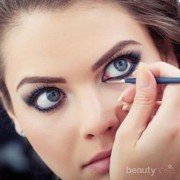 Ingin Mata Terlihat Tajam dan Tegas? Ini Dia Tips Makeup yang Bisa Kamu Ikuti!