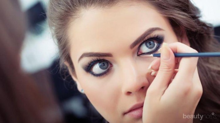 Ingin Mata Terlihat Tajam dan Tegas? Ini Dia Tips Makeup yang Bisa Kamu Ikuti!
