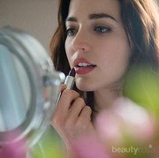 Ternyata Ini Lho Cara Mendapatkan Tampilan Eyeshadow, Blush, dan Lipstick Hanya dengan 1 Produk Make Up